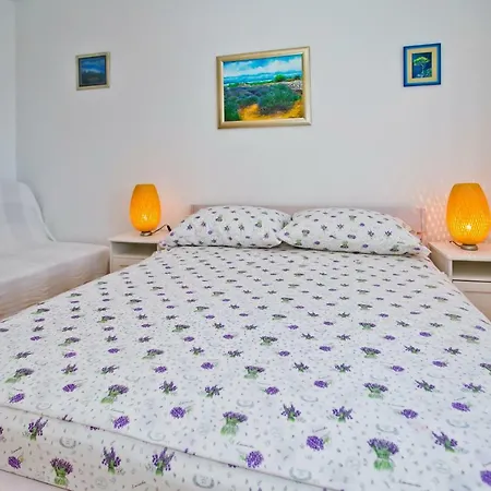 Cvjetan Хвар